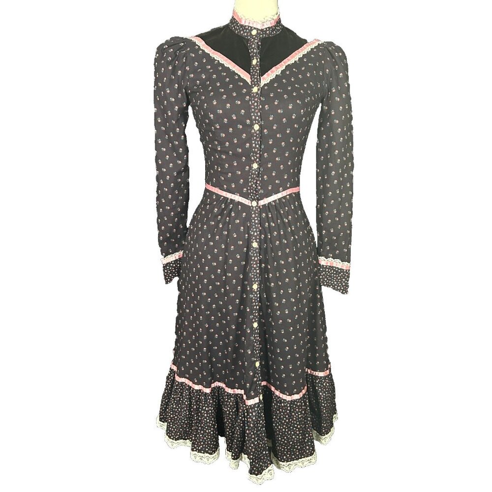 Vintage Prairie Boho Black Roses Print Lace Velvet High Neck EBER Vintage Size 7